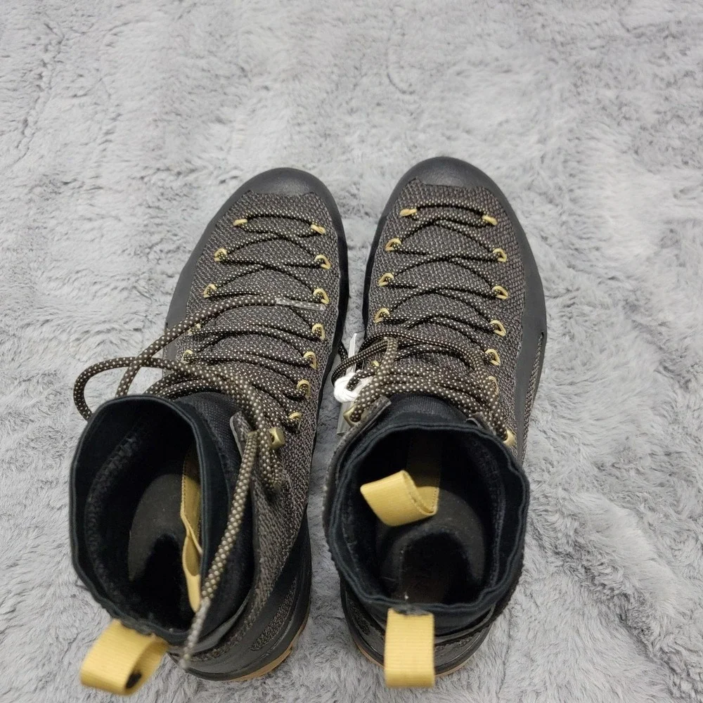 Naglev unico boots